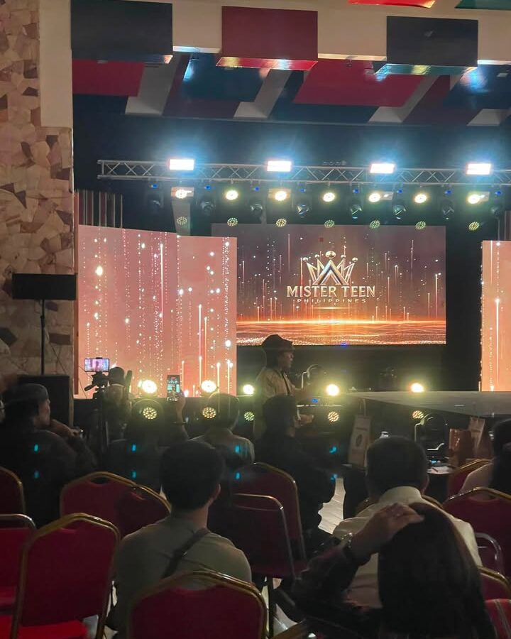 Mister Teen Philippines organizers deliberation with the directors and spectators before the
